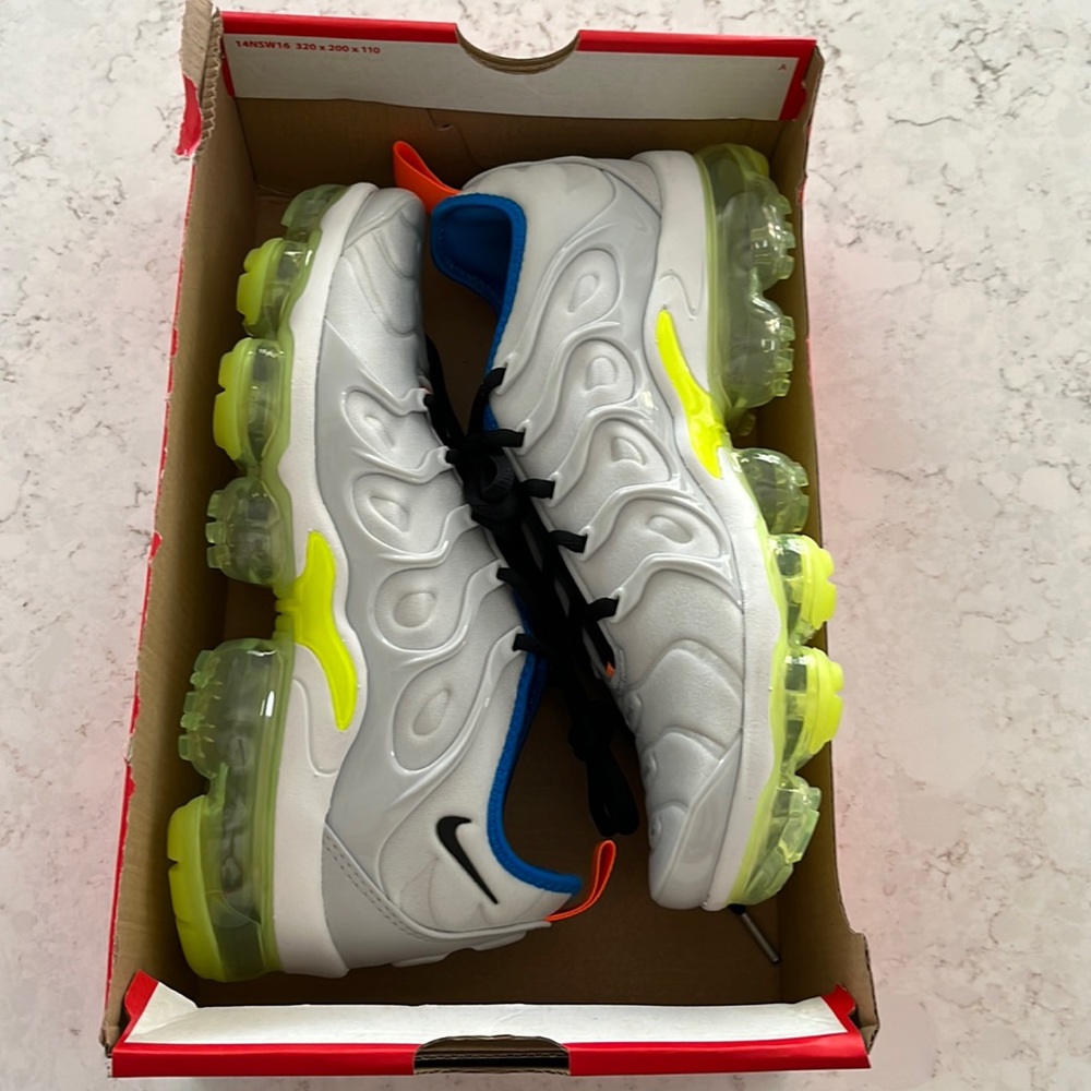 Brand new Women’s Air Vapormax Plus. Size 9.